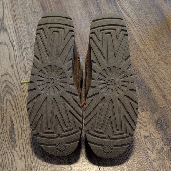 UGG Brown and White Sneakers with Orange Laces - Picture 5 of 7